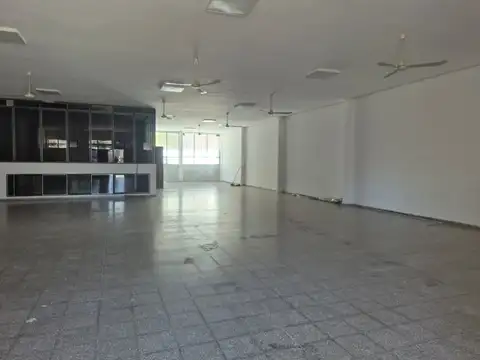 Local comercial en Alquiler calle Godoy Cruz, Maipú