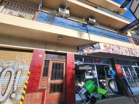 DEPARTAMENTO 3 AMBIENTES - 2° PISO POR ESCALERA - BAJAS EXPENSAS -