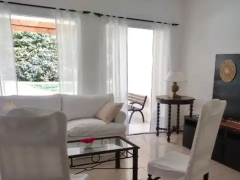 Casa en Alquiler Temporal con 1 cochera