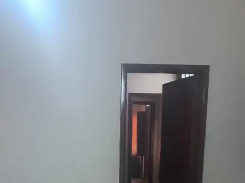 CASA VIEJA CON DEPTO. A REFACCIONAR. 3 CDRAS ESTAC