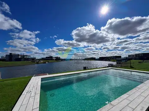 Casa con pileta a la laguna - COSTAS PUERTOS DEL LAGO