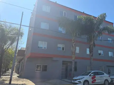 edificio de tres pisos con ascensor, 26 mini deptos y coch.