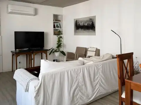 Thames 2400, Piso 6