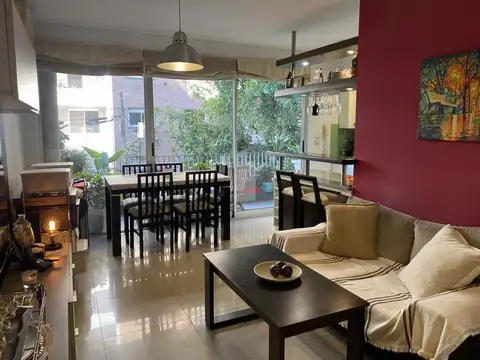 DEPARTAMENTO DOS AMBIENTES TIPO SEMIPISO CON COCHERA