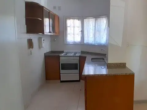 Depto Tipo Casa en Alquiler de 4 ambientes