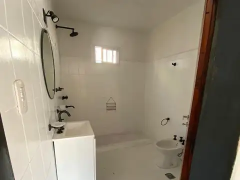 Casa en venta sobre Avenida comercial