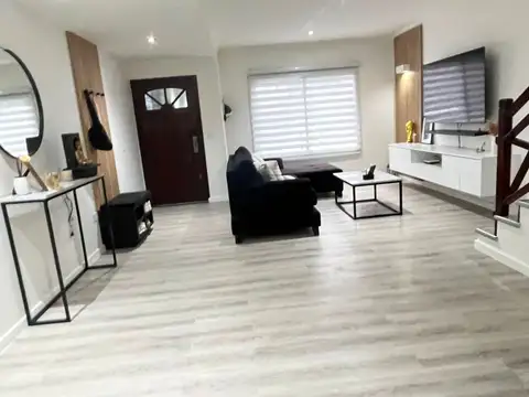 Depto Tipo Casa 4 ambientes con 2 baños