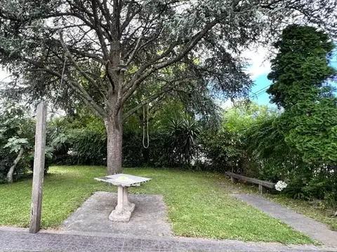 Casa 3 ambientes con parque