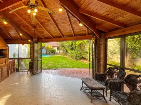 Venta Casa V. Parque 6 amb Gran Jardín. 2 cocheras