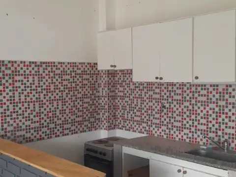 Depto Tipo Casa en Alquiler en Villa Luzuriaga, $ 600.000