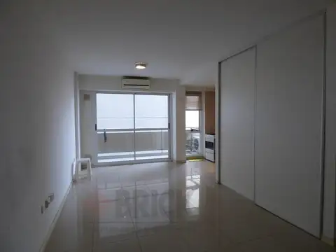 GRAN MONOAMBIENTE EN AV. DIRECTORIO AL 500 - CONTRAFRENTE 35 M2 IMPECABLE BALCON LUMINOSO