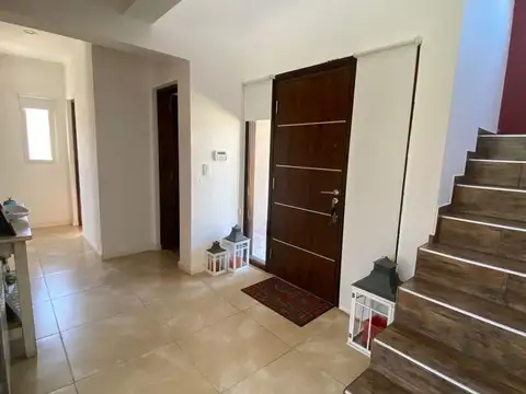 Casa 7 ambientes con 3 baños