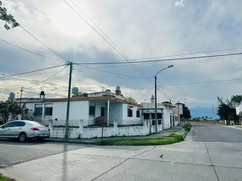 Casa 5 ambientes con 2 baños