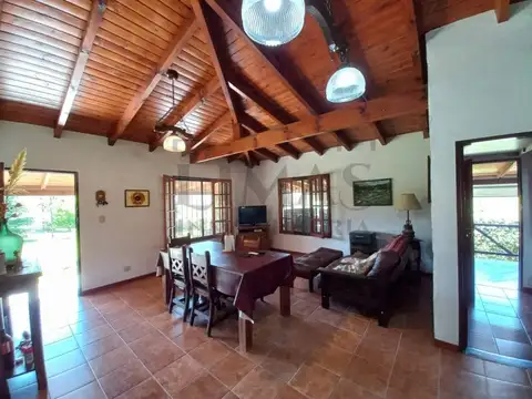 Amplio Chalet con vistas a las sierras