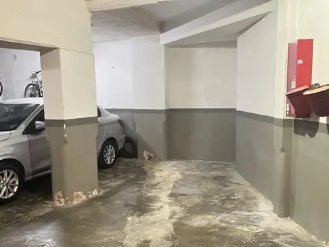 Cochera fija y cubierta en planta baja