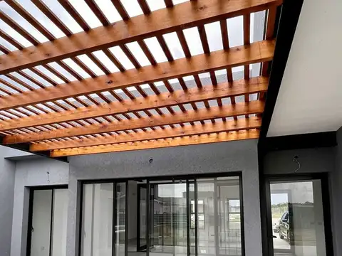 Casa en Venta en Guillermo E Hudson, USD 310.000