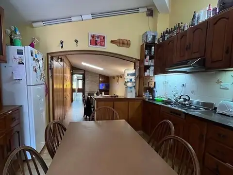 Casa en Venta con 3 cocheras