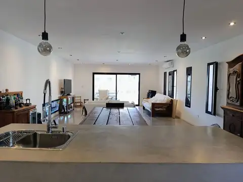 Casa en Venta con 4 cocheras