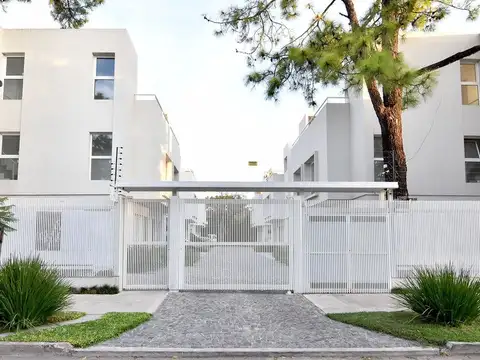 Venta casa 4 amb ituzaingo norte estrenar complejo