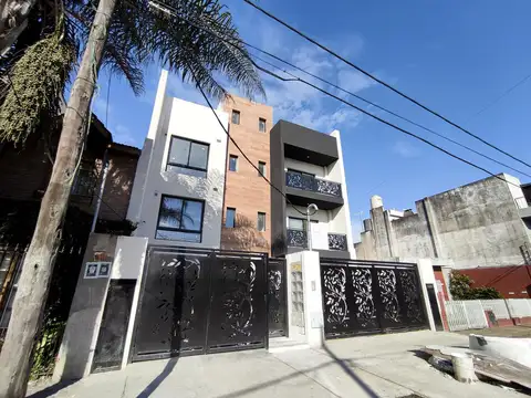 Departamento de 3 ambientes con baño mas toilette en Villa Luzuriaga