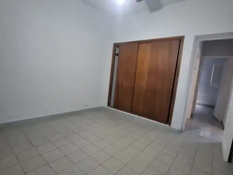 CASA EN VENTA, 2 DORMITORIOS, PATIO Y TERRAZA