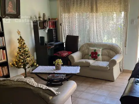 Chalet en 1 Planta, 2 Amb. + PH 2 Amb. con Patio, Parrilla, Garaje y Jardín