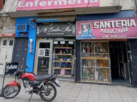 Venta de salon de 100 m² en Sarandi sobre Av. Mitre