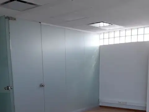 Oficina en Venta con 12 cocheras