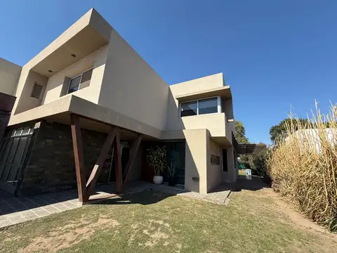 VENTA CASA 3 DORMITORIOS EXCLUSIVO BARRIO CAÑUELAS VILLAGE - Foto 0