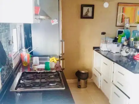 Casa en Venta con 3 cocheras