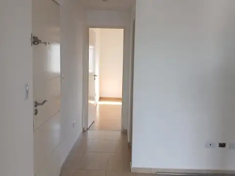 Hermoso semipiso 2 amb. al frente con balcon