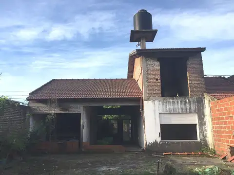 Paso nº 1934 e/ 12 de Octubre y Vetere