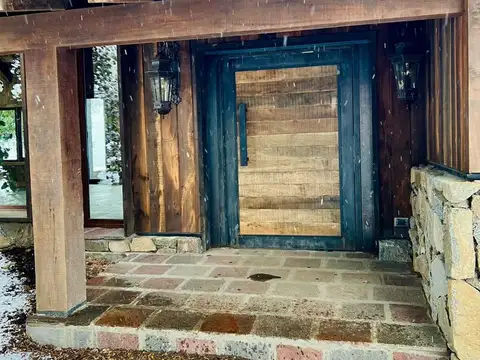 Casa 6 ambientes con 2 baños
