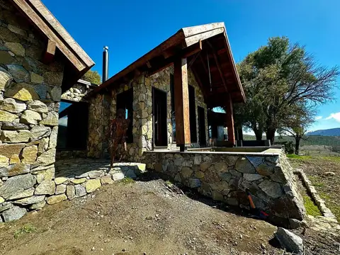CASA EN VENTA EN SAN MARTIN DE LOS ANDES - Barrio Peñon del Lolog 100