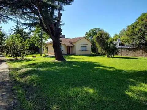 Amplia Casa En Venta En Derqui