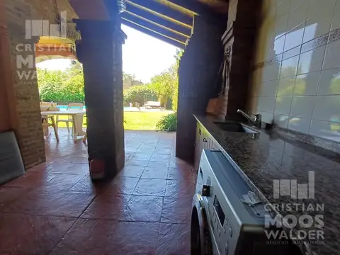 Casa 4 ambientes con 2 baños