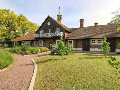 Presidente Derqui al 2500