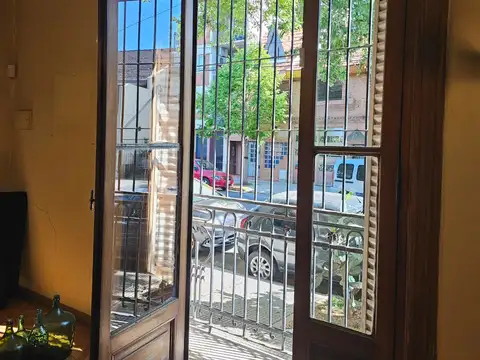 Depto Tipo Casa en Venta en Flores, USD 145.000