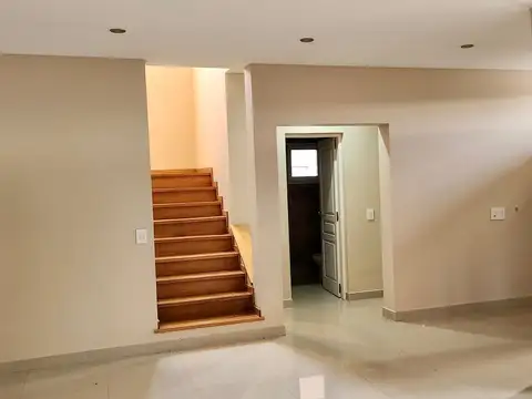 Casa en Alquiler en Barrancas de Iraola, USD 2.700