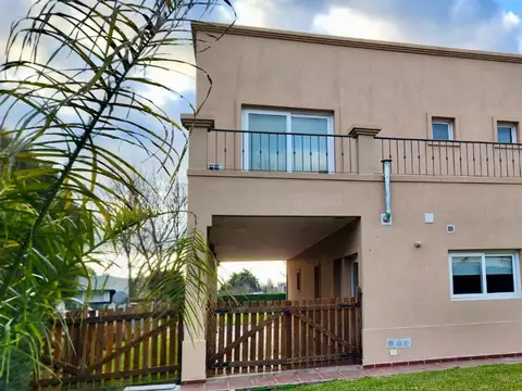 Casa 5 ambientes con 3 baños