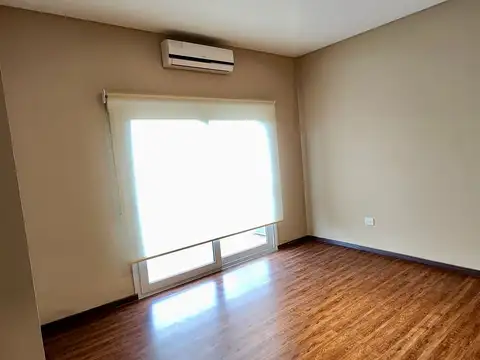 Casa en Alquiler de 4 dormitorios