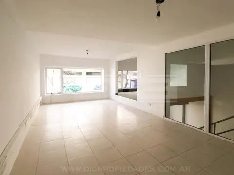 Lavalle al 1400 entre  Maipú y 25 de mayo