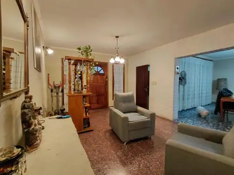 VENTA CASA DE 4 DORMITORIOS EN LUIS AGOTE