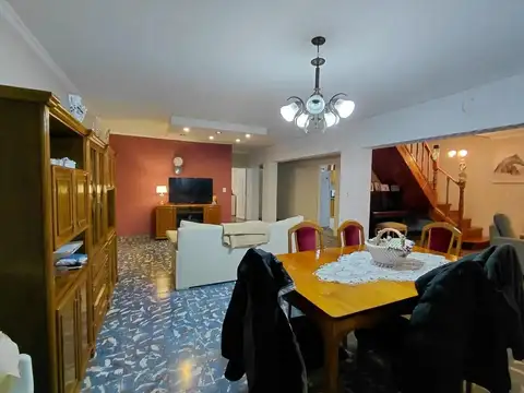 Casa 5 ambientes con 2 baños