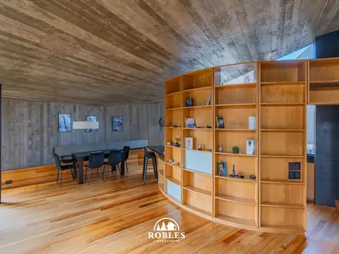 Casa de vanguardia, arquitectura estilo orgánica materializada en hormigón, ubicada en Las Prunas