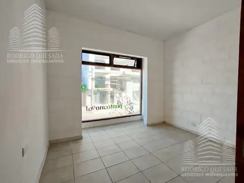 Amplio LOCAL en calle De La Reducción 55