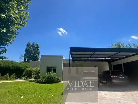 Casa en Alquiler Temporal con 2 cocheras