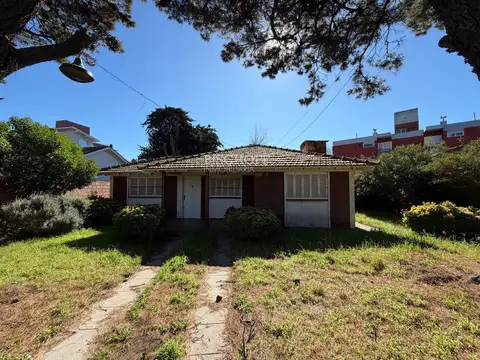 CASA DE 4 AMBIENTES A DOS CUADRAS DEL MAR, ZONA SUR