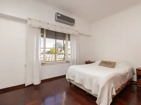 Casa de 5 ambientes con local en El Palomar