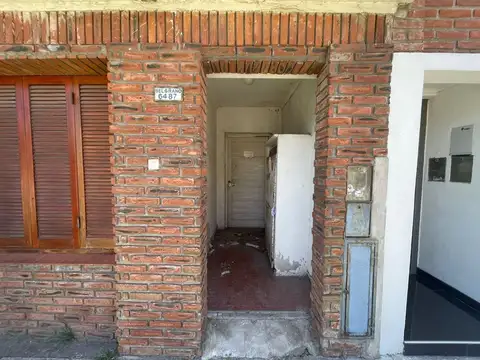 VENTA PH 2 AMBIENTES A RECICLAR